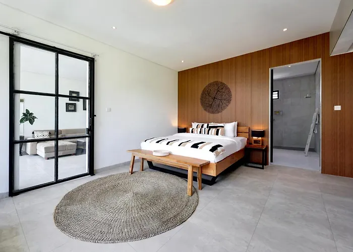 Villa Spacious 4 Bedroom 4 Baths In Seminyak (Bali)