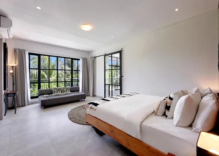 Spacious 4 Bedroom 4 Baths In Villa