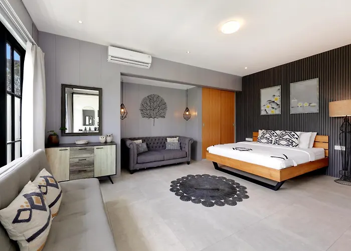 Spacious 4 Bedroom 4 Baths In Villa