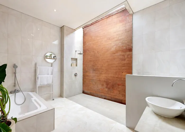 Spacious 4 Bedroom 4 Baths In Villa *