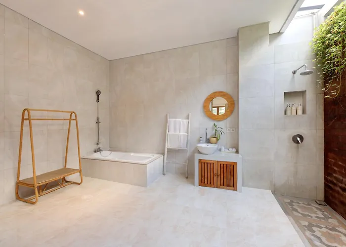 Villa Spacious 4 Bedroom 4 Baths In Seminyak (Bali)