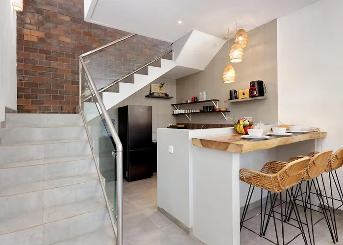 Spacious 4 Bedroom 4 Baths In Villa *